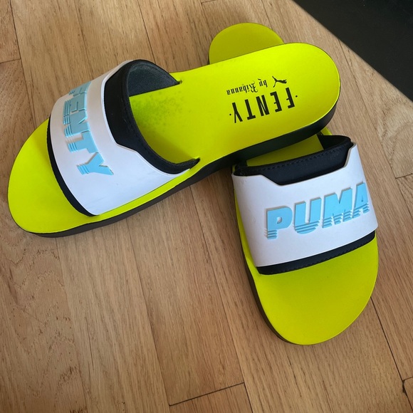 Women's Fenty puma slides size 8.5. - Picture 3 of 10